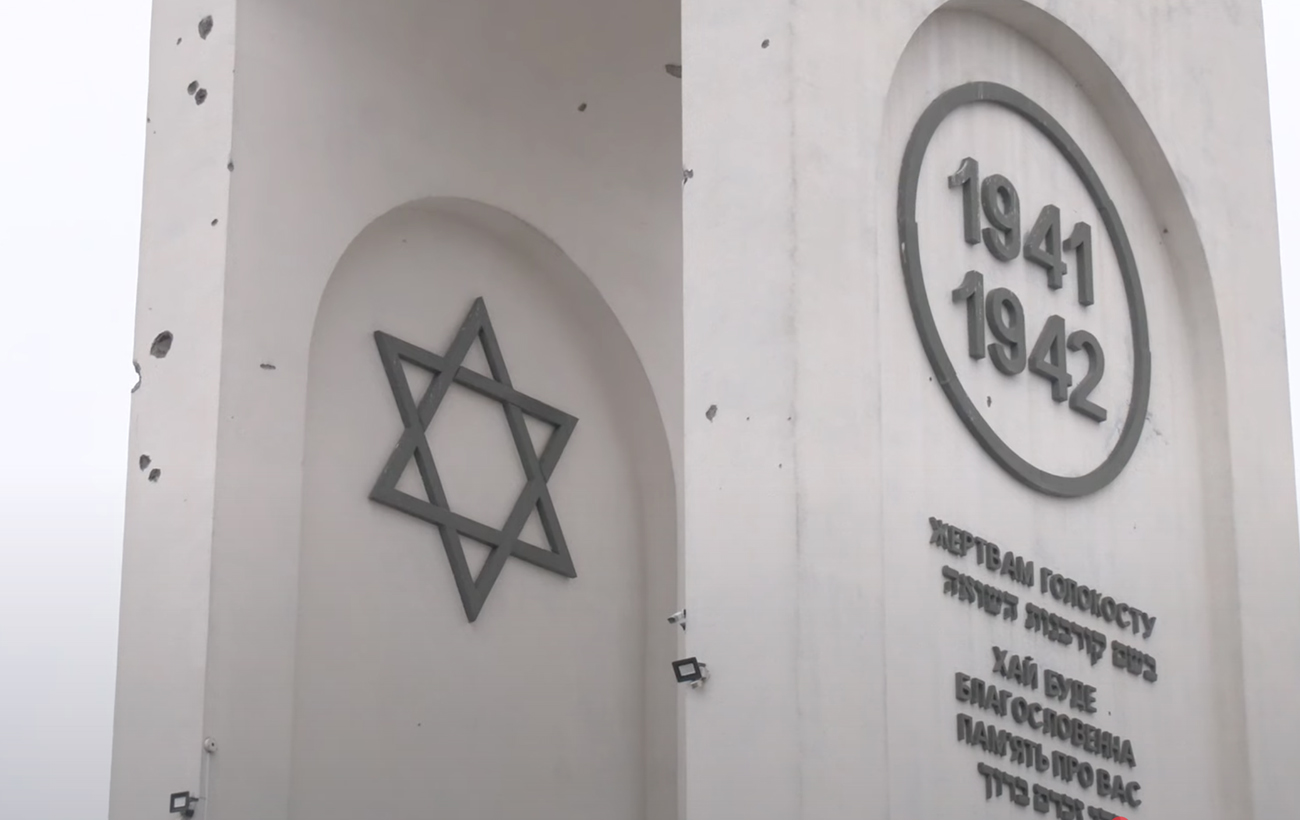 У Харкові троє хлопців позували з нацистським жестом на меморіалі жертвам Голокосту